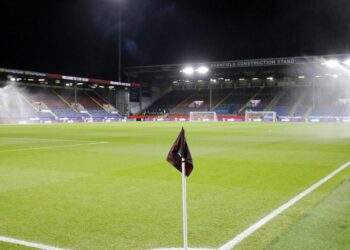 Campeonato Inglês: partida entre Everton e Burnley é adiada