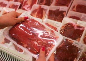 Procon orienta consumidores de Maringá sobre preços praticados em supermercados e casas de carnes