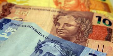 Salário mínimo será de R$ 1.212 em 2022