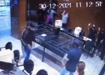 Vídeo – quadrilha invade shopping em Maringá e comete roubo em joalheria