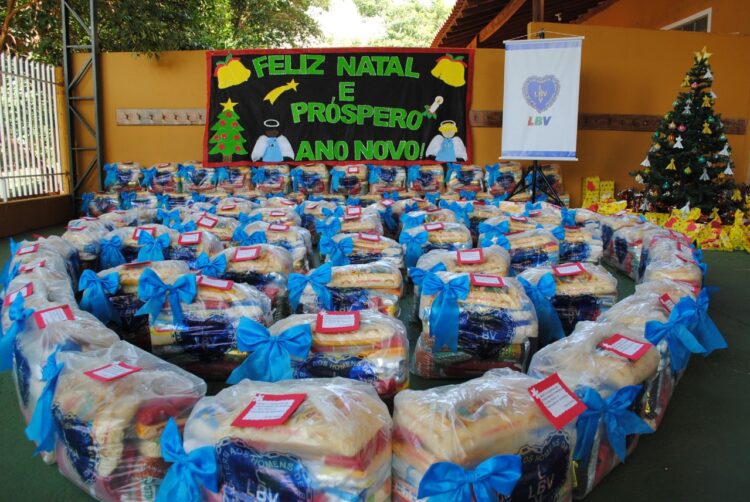 LBV entrega cestas de alimentos para famílias acolhidas no Centro Comunitário de Assistência Social em Campanha de Natal