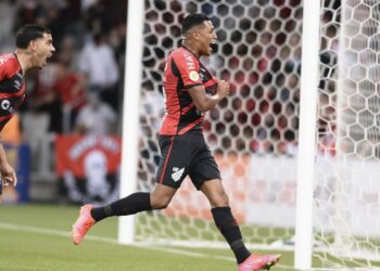 Athletico-PR derrota Cuiabá na Arena da Baixada e se afasta do Z4