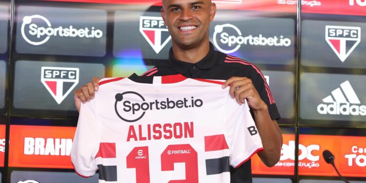 Alisson elogia contratações e vê São Paulo forte na temporada