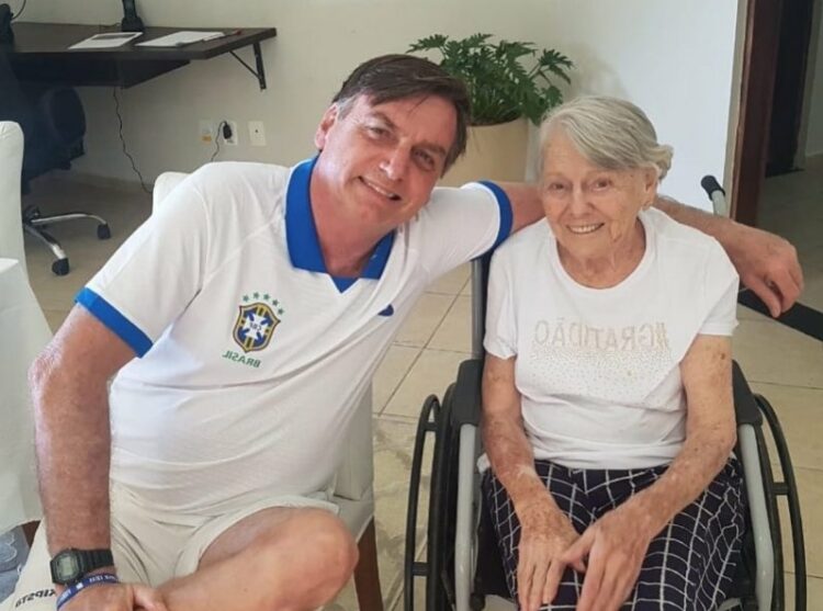 Olinda Bonturi, mãe do presidente Jair Bolsonaro, morre aos 94 anos