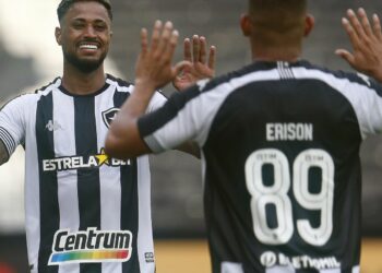 Botafogo sela primeira vitória no Carioca ao bater Bangu por 2 a 0