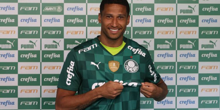 Murilo chega ao Palmeiras de olho em vaga no time titular