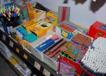 Pais buscam alternativas para economizar com materiais escolares