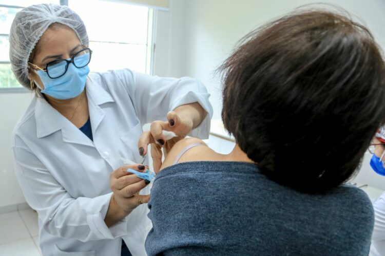 Maringá registra 752.753 pessoas vacinadas contra covid-19