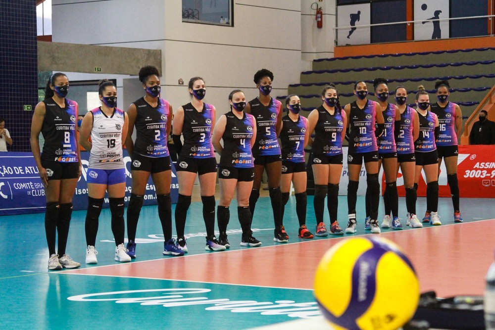 Surto de Covid-19 entre atletas adia cinco partidas da Superliga Feminina