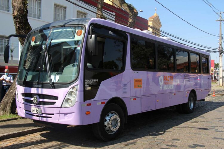 Ônibus Lilás oferece orientação psicológica e jurídica para mulheres vítimas de violência