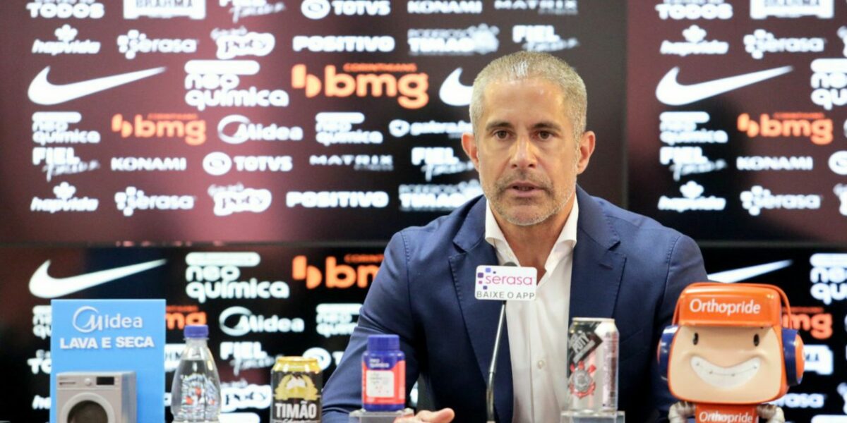 Corinthians demite Sylvinho após três rodadas do Paulistão