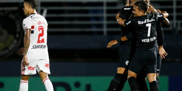 Em noite de Hyoran, Bragantino vence São Paulo no Campeonato Paulista
