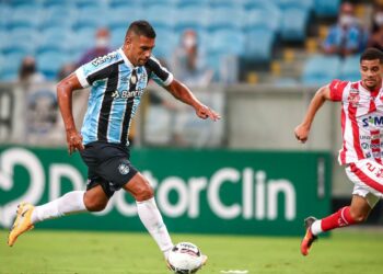 Grêmio assume liderança do Campeonato Gaúcho