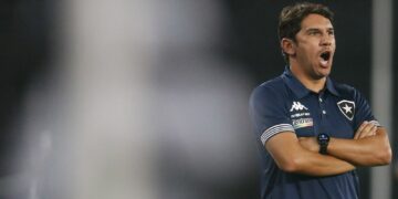 Lúcio Flávio lamenta gols sofridos contra a Portuguesa