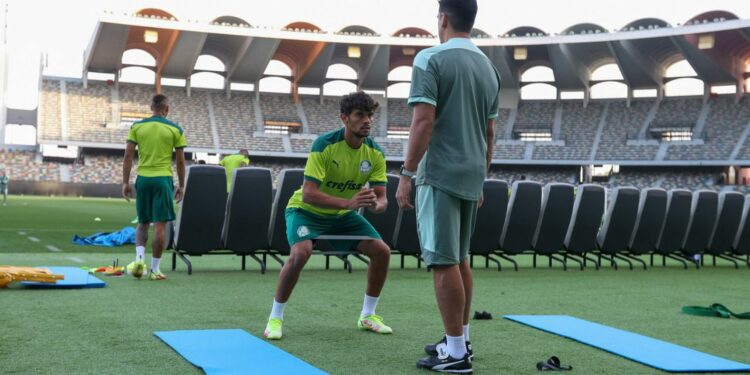 Palmeiras desembarca e já faz 1º treino com foco na estreia do Mundial