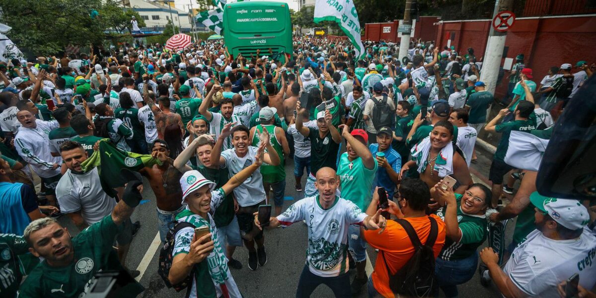 Palmeirenses encaram trâmites da covid-19 para ver time no Mundial