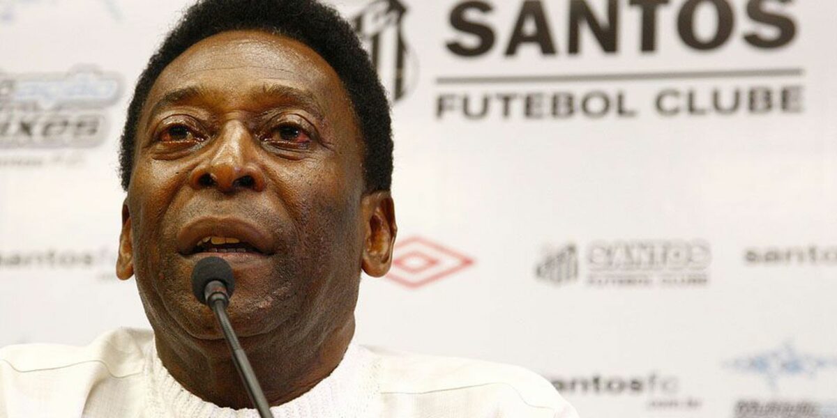 Pelé retorna ao hospital para seguir tratamento contra tumor no cólon