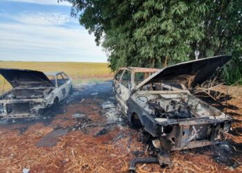 Veículos são encontrados queimados na zona rural de Maringá