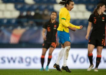 MArta, de pênalti, empatou confronto com seleção da Holanda e torneio na Fraça. /// Thais Magalhães/CBF