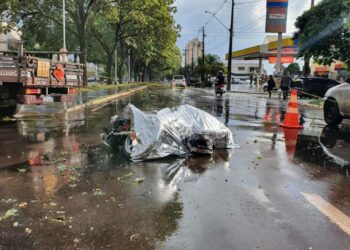 Motociclista morre