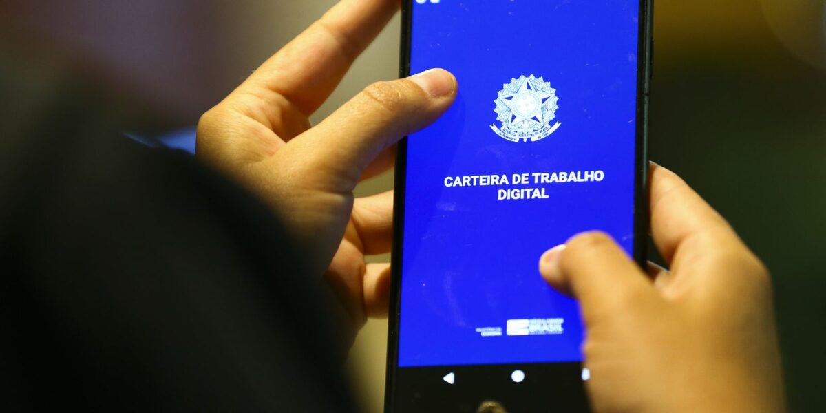 Afastamento do trabalho recua no final de 2021, diz Ipea