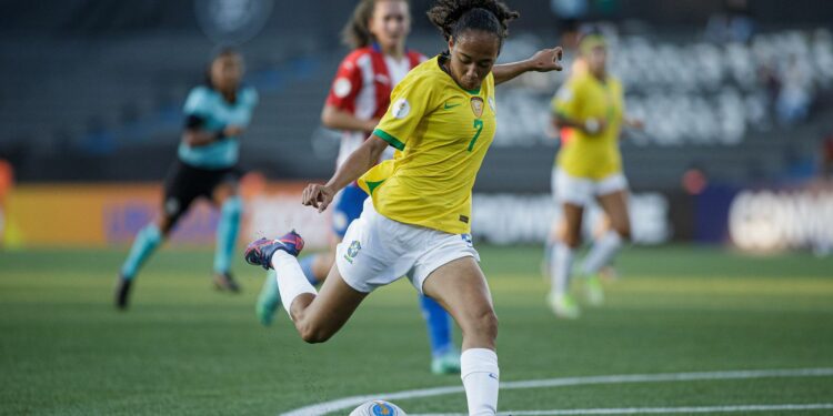 Brasil volta a golear e avança no Sul-Americano sub-17