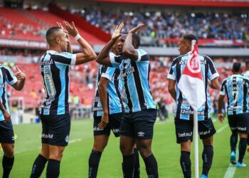 Grêmio derrota Inter no Beira Rio e fica perto da final do Gaúcho