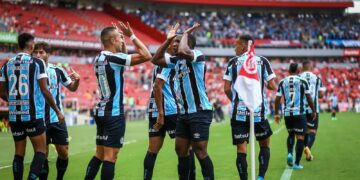 Grêmio derrota Inter no Beira Rio e fica perto da final do Gaúcho