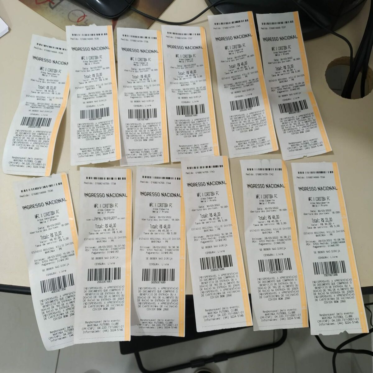 Cambistas são conduzidos à delegacia por venderem ingressos para a final do Paranaense acima do valor permitido no estádio