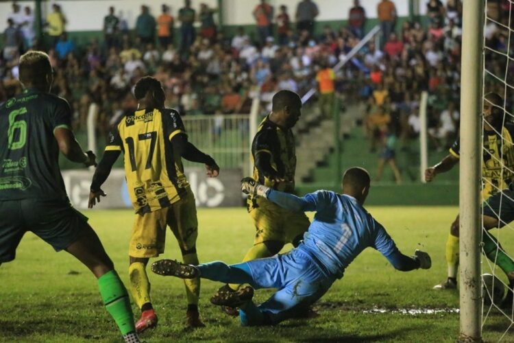 No norte do País, cascavelenses foram derrotados por 2 a 0 e m duelo da segunda fase. Daniel Malucelli.