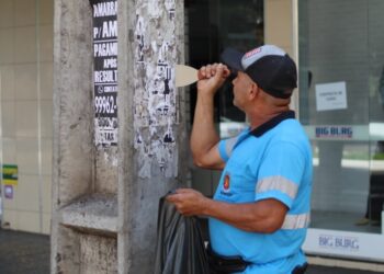 Prefeitura de Maringá inicia remoção de cartazes em postes em Maringá