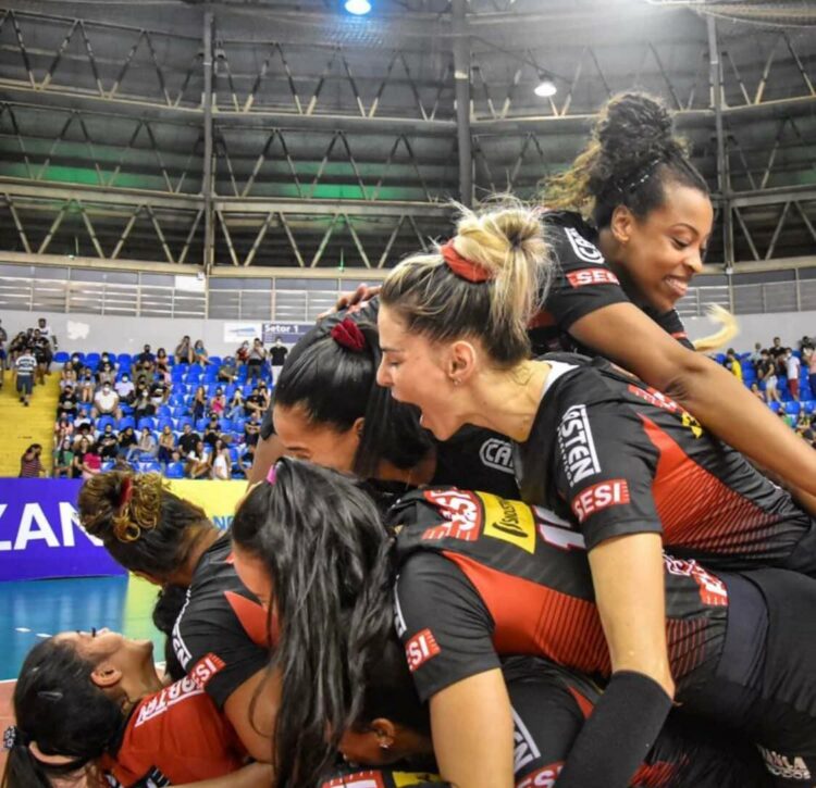 líder da superliga de vôlei