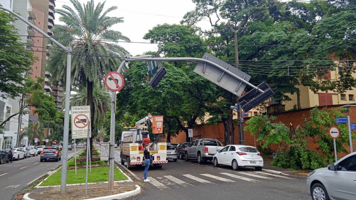 Prefeitura de Maringá trabalha para restabelecer funcionamento dos semáforos