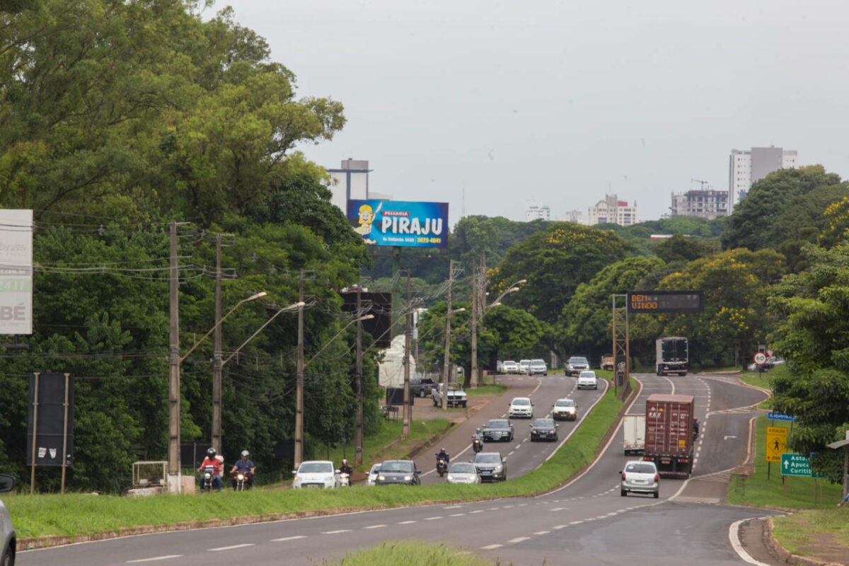 Prefeitura realiza tapa-buraco na avenida Colombo nesta segunda, 18