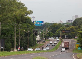 Prefeitura realiza tapa-buraco na avenida Colombo nesta segunda, 18