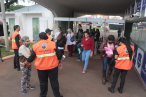 Entrada gratuita e arrecadação de alimentos