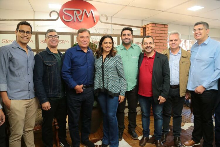 Senador Álvaro Dias visita Expoingá 2022