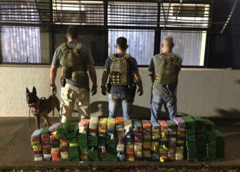 Após abordagem a caminhão, PF de Maringá apreende mais de 260 quilos de cocaína