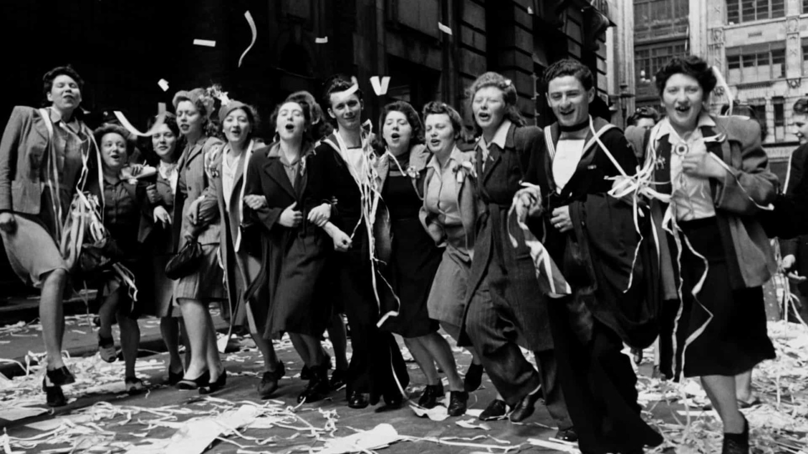 Dia da Vitória na Europa foi no dia 8 de Maio de 1945, data formal da derrota da Alemanha Dia da Vitória na Europa foi no dia 8 de Maio de 1945, data formal da derrota da Alemanha