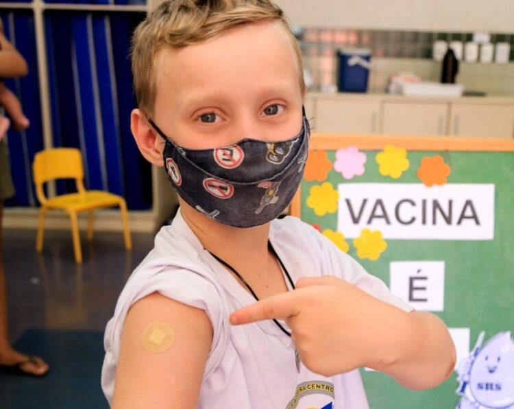 Secretaria de Saúde está aberta neste sábado, 28, para vacinar crianças contra a Covid