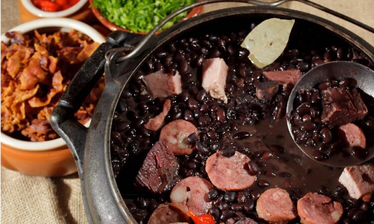 Associação Amigos do HUM vende feijoada para construir Casa de Apoio