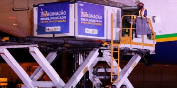 Ministério da Saúde confirma envio de mais de 800 mil doses de vacina contra a Covid na semana que vem ao Paraná