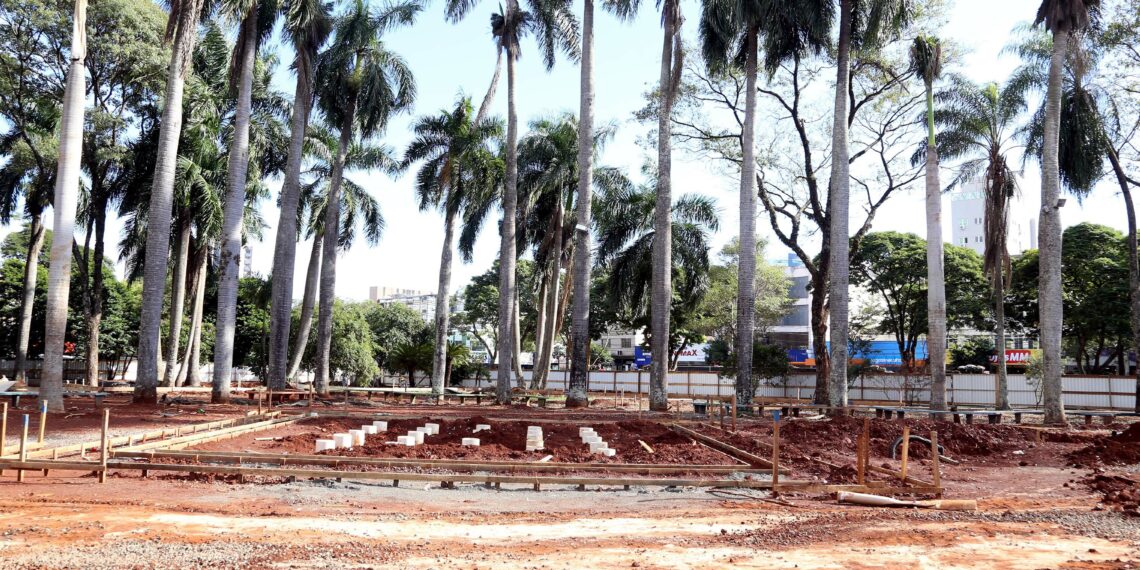 Maringá: Praça Napoleão Moreira da Silva já tem 30% das obras concluídas