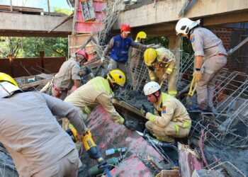 Fotos – laje de obra na UEM desaba e deixa cinco trabalhadores feridos