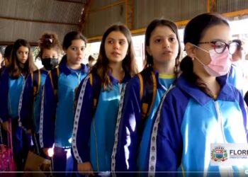 Os uniformes de inverno foram entregues aos alunos antes da chegada dos dias mais frios do ano
Foto: PMF