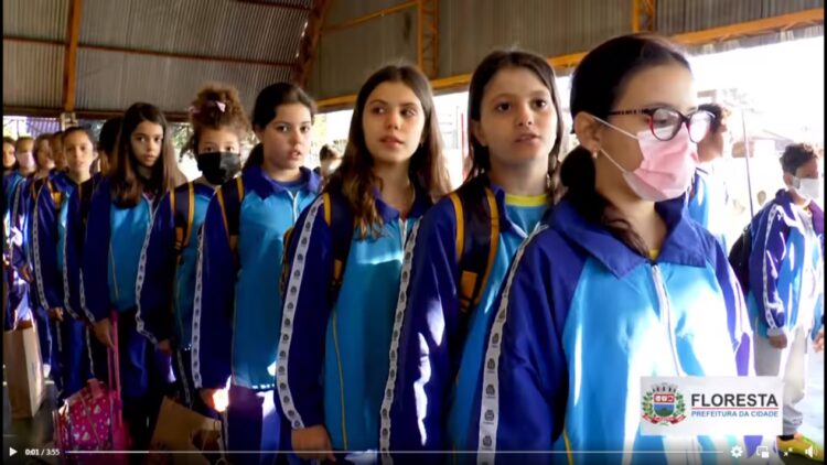 Os uniformes de inverno foram entregues aos alunos antes da chegada dos dias mais frios do ano
Foto: PMF