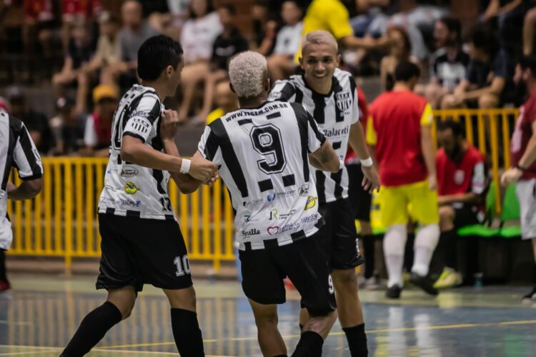 Time maringaense fez a melhor campanha na fase de classificação na Série Bronze da bola pesasa. Foto: Divulgação/ITGEM