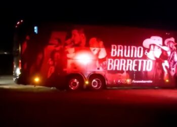 No retorno a Maringá, ônibus da dupla Bruno e Barretto se envolve em acidente em SP