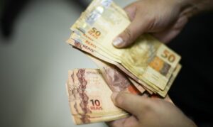 Senado aprova aumento do teto do MEI para R$ 140 mil e perdão de dívidas de empreendedores