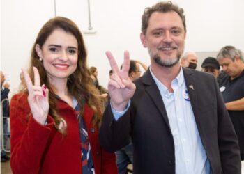 Professores Leandro Vanalli e Gisele Mendes de Carvalho serão os próximos reitor e vice-reitora da UEM